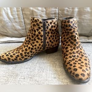 Textured ankle booties